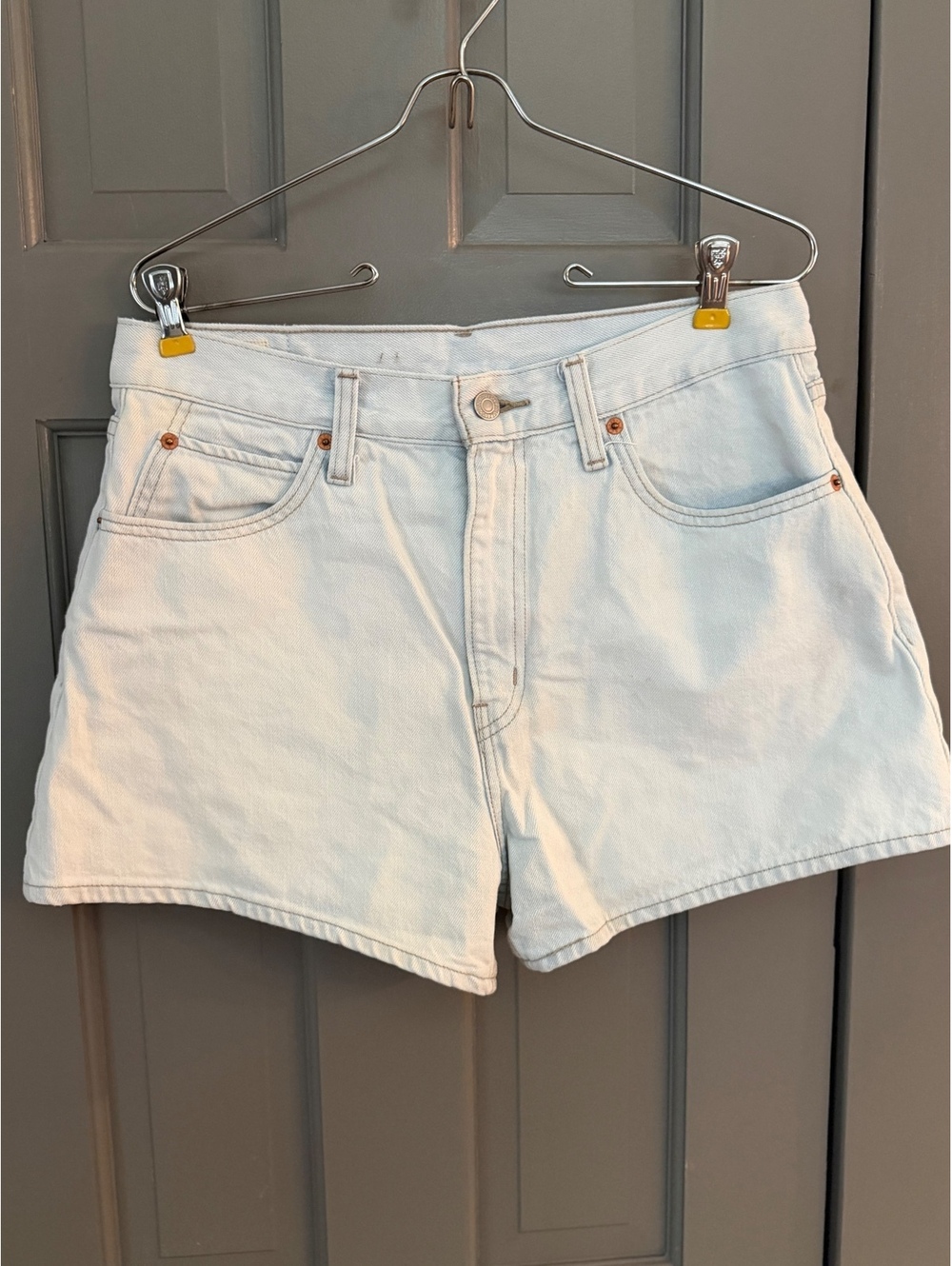 Levis Women's Light Wash High Rise Denim Shorts Size 30